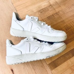 Vejas V-12 in Extra White